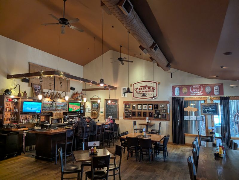 Three Creeks Brew Pub – Sisters