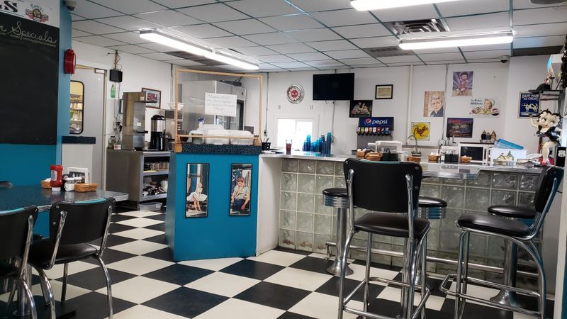 4. Nancy's Main Street Diner – Grafton