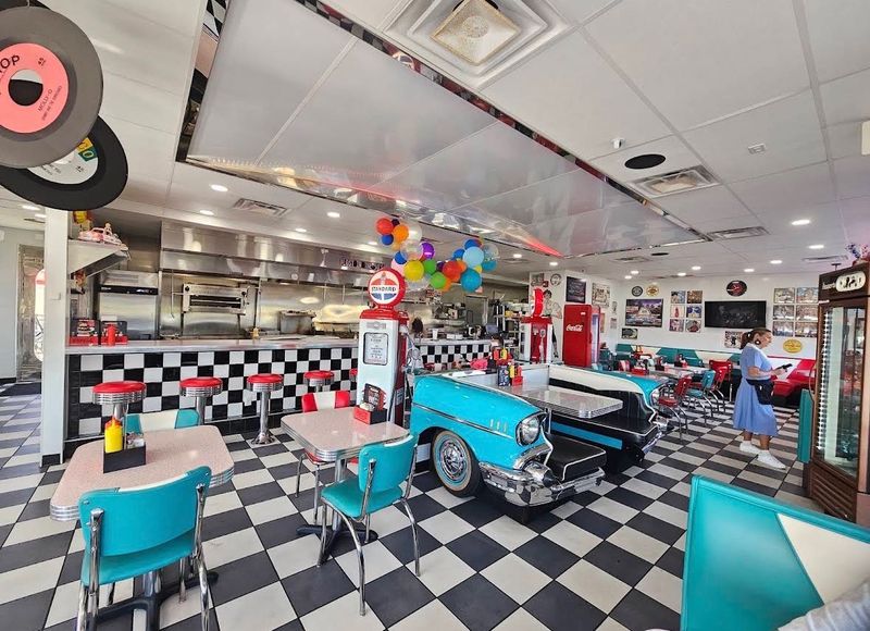 4 Speed On 50's Diner 4 Speed On 50's Diner