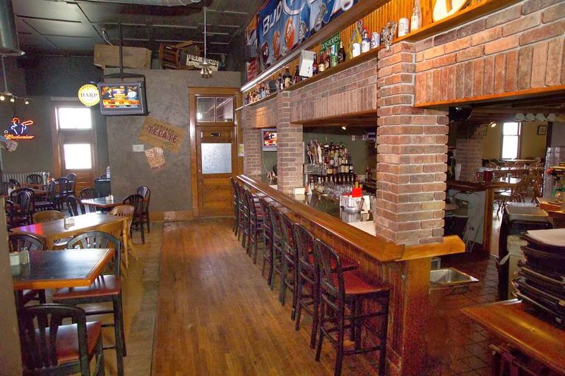 4th & Main Downtown Grille, Wray