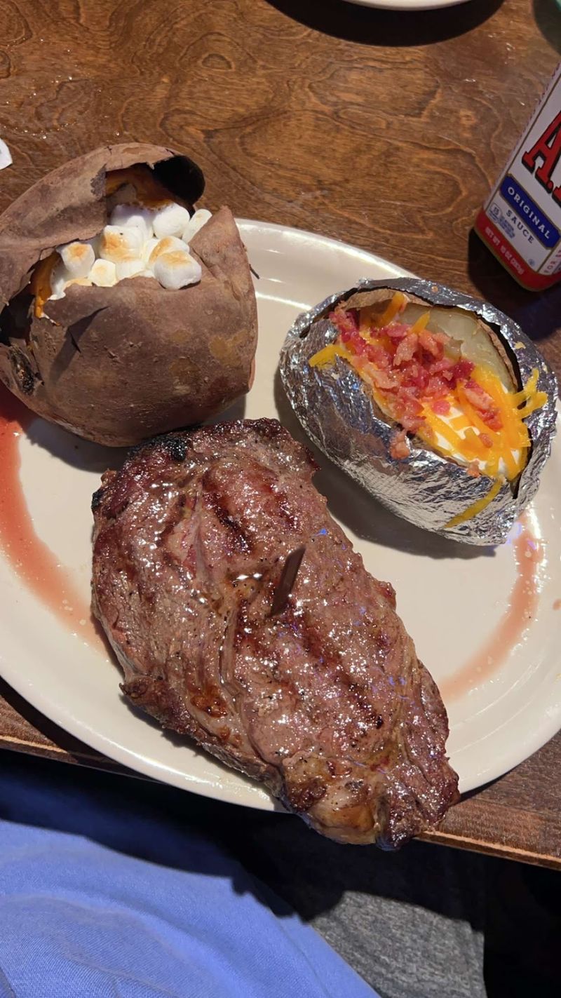 Logan's Roadhouse: Where Mediocrity Meets Meat