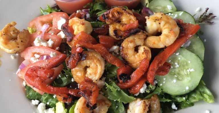 5 Lobster Platters To Try In South Carolina, Including An Ocean-Themed Restaurant