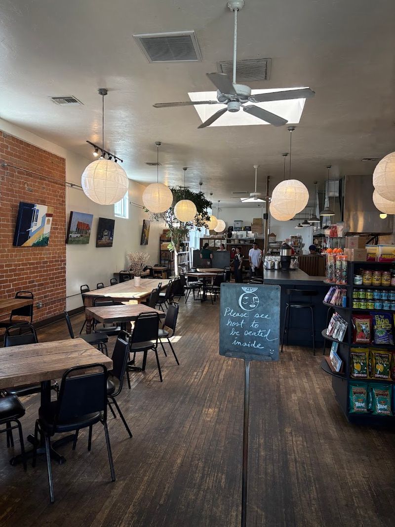 5 Points Market & Restaurant