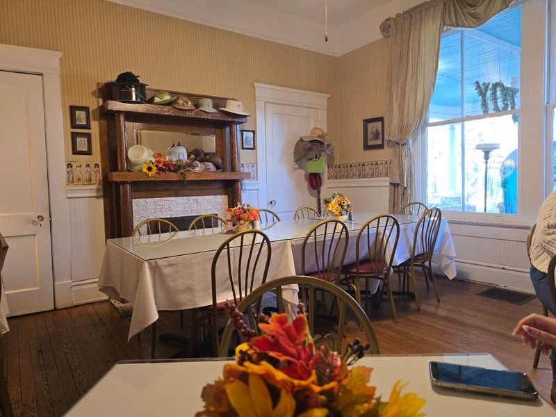 The Green Manor Restaurant – Southern Holiday Buffet