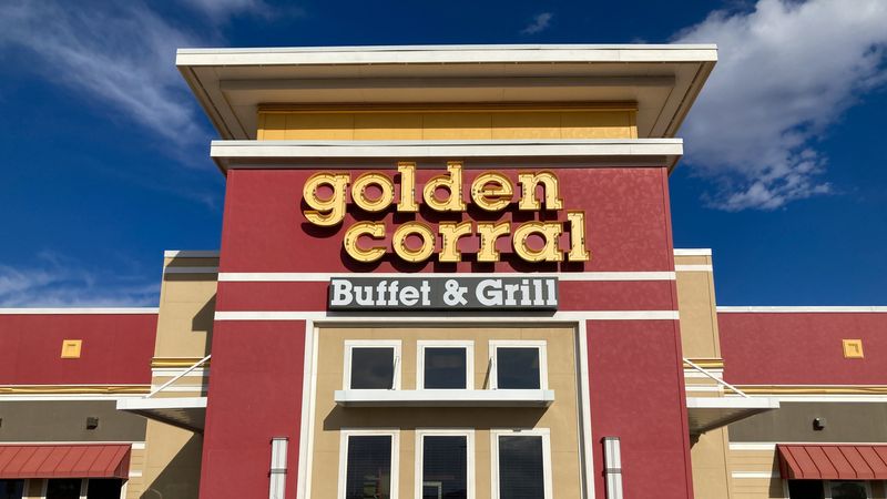 Golden Corral: A Disappointing Dive Into Mediocrity