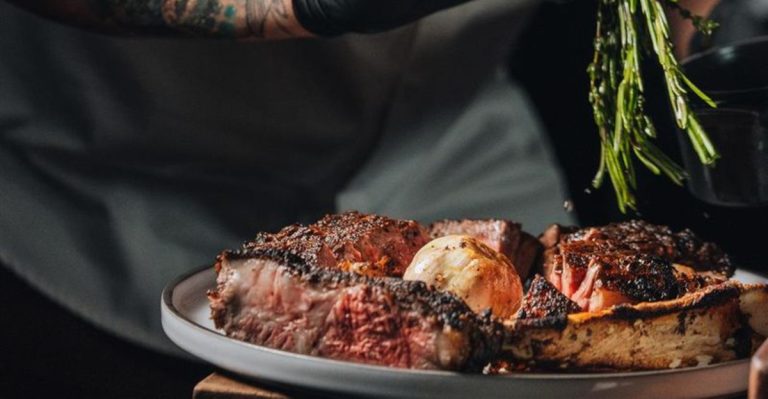 6 Florida Steakhouses That Tourists Love & 6 Locals Secretly Avoid