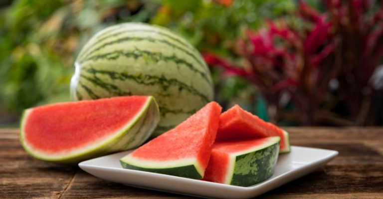 6 Things To Avoid While Picking A Watermelon And 6 Tips That Will Get You The Perfect One