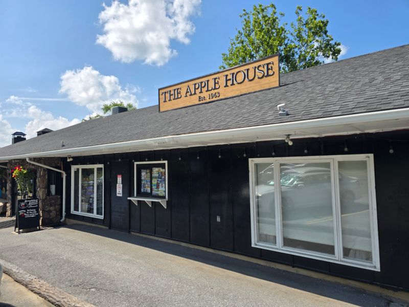 7. The Apple House, Linden