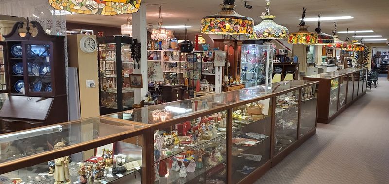 6,000 Square Feet Of Pure Collectible Chaos