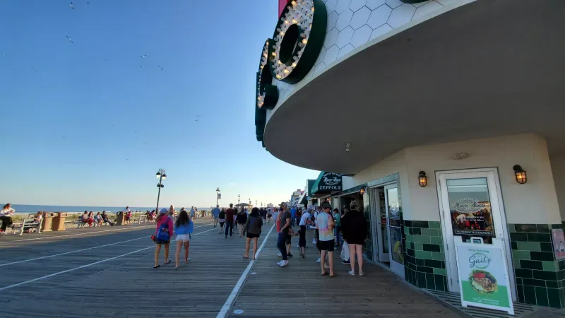 Tourist Trap: Jenkinson's Overpriced Bar Food