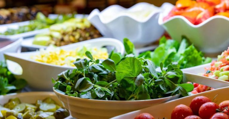 7 California Salad Bars That Disappoint & 7 That Make Greens Great