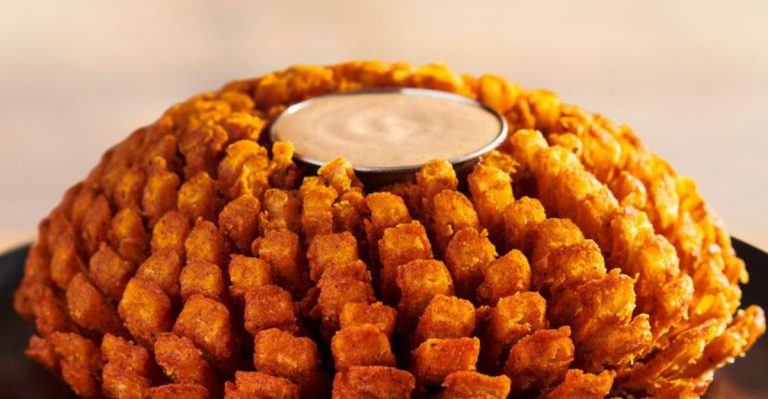 7 Florida Chain Restaurants Where The Onion Rings Are The Main Event