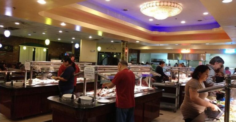 7 Illinois Buffets That Fall Flat & 7 That Actually Bring Big Midwest Energy