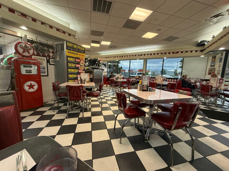 Mega Classic Diner