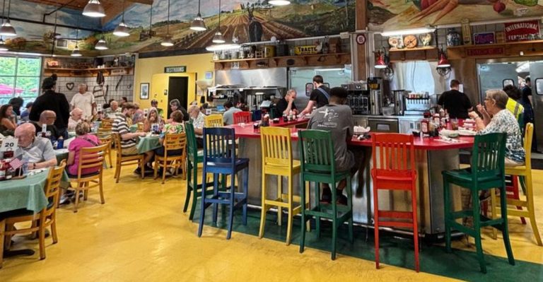 7 North Carolina Diners Serving Unforgettable Chicken Salad (One Of Them Definitely Stands Out)