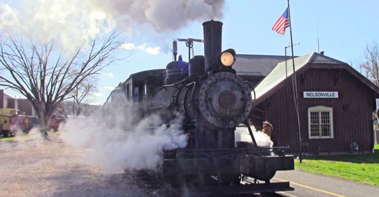 7 Picturesque Ohio Train Rides That Make A Perfect April Getaway