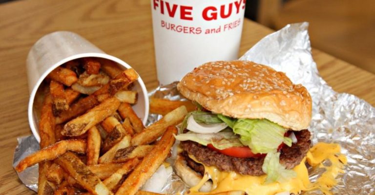 7 Restaurant Chains Customers Say Are Actually “Way Overpriced”