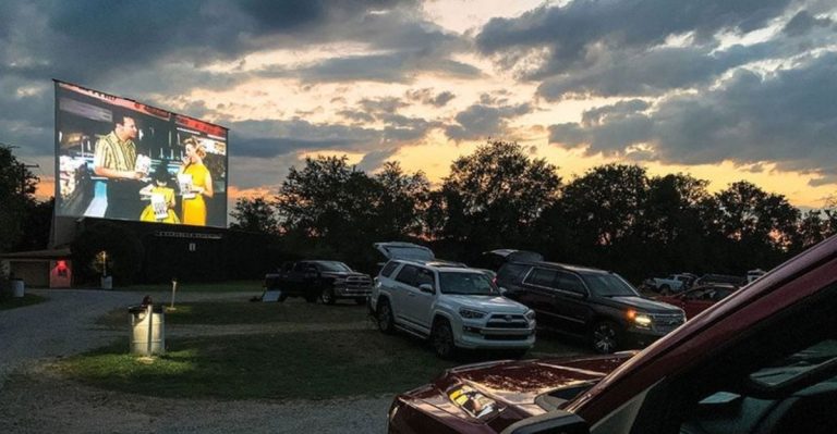 7 Retro Drive-In Theaters In Pennsylvania Families Still Visit Over Labor Day