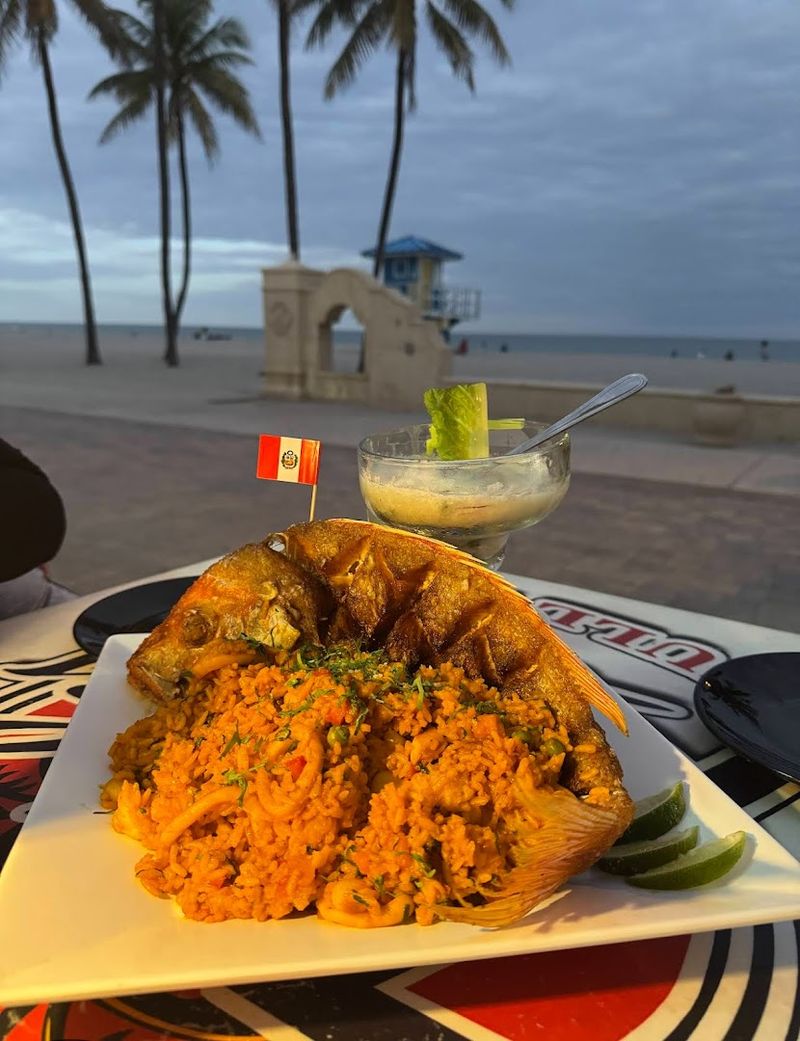 7 Tables On The Beach, Hollywood