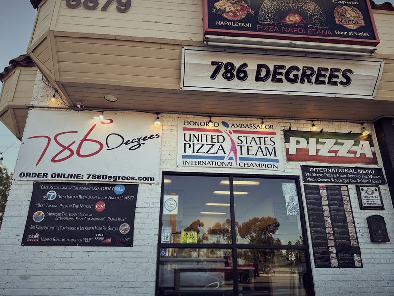 786 Degrees Pizza