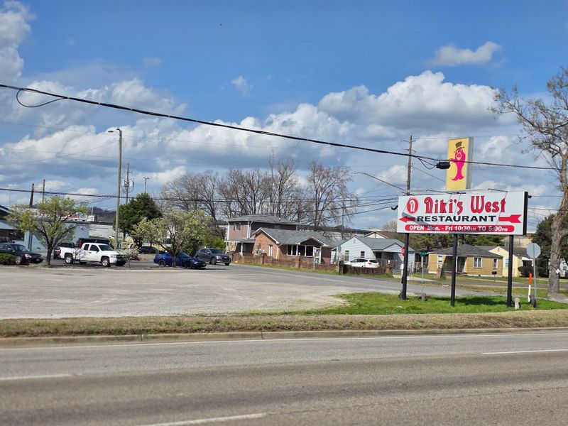 Niki’s West Steak & Seafood Restaurant