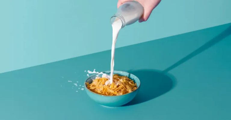 8 Foods You Need To Avoid During Weight Loss & 8 That’ll Keep Your Goals On Track