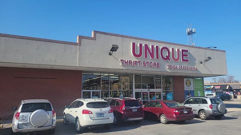 Unique Thrift Store – Chicago (3748 N Elston Ave)