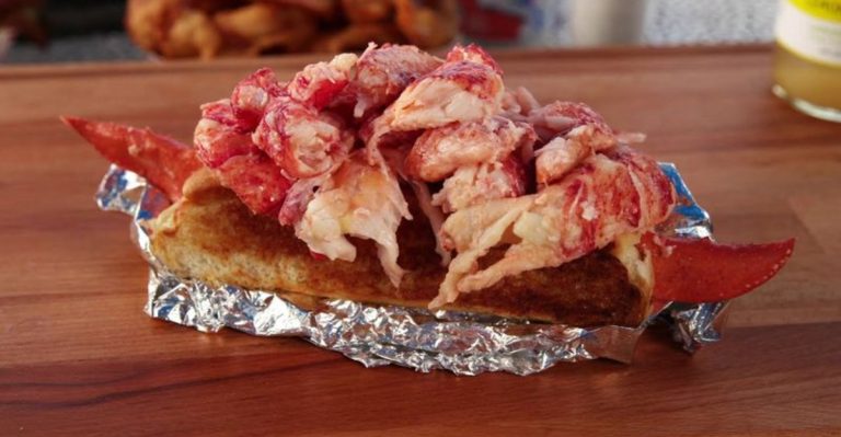 8 Must-Try Lobster Rolls In Maine That Will Have You Coming Back For More
