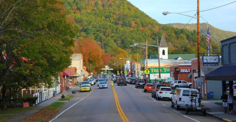 8 Virginia Mountain Villages That Are Perfect For A Slow Weekend Escape