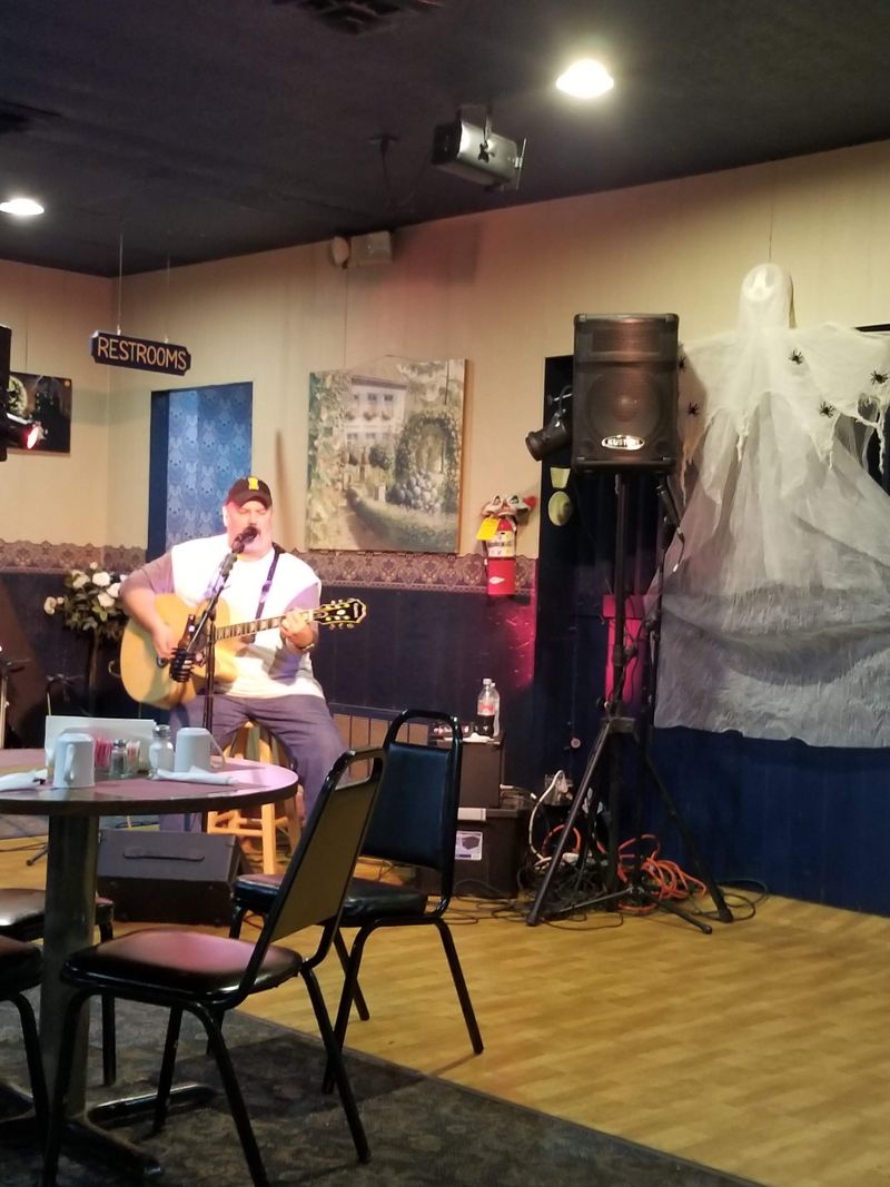 9. Bridge Cafe & Supper Club