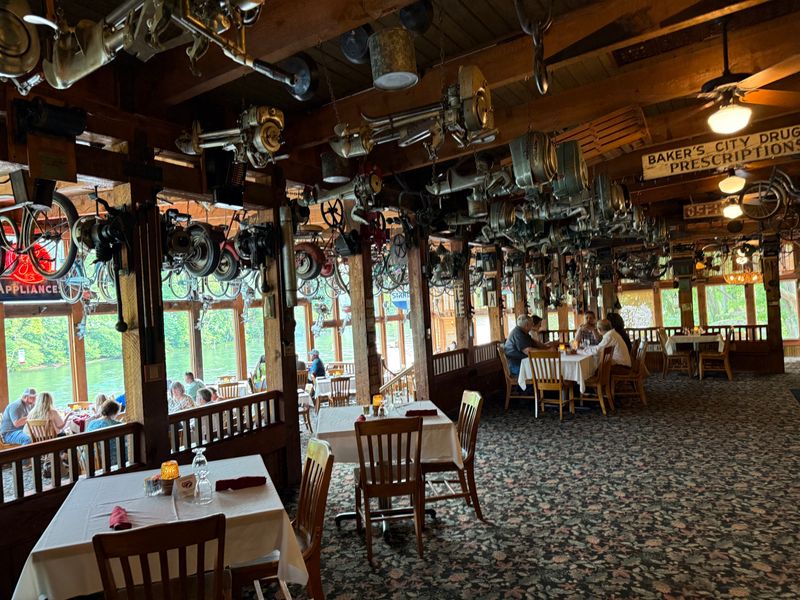 Gaston's Restaurant 