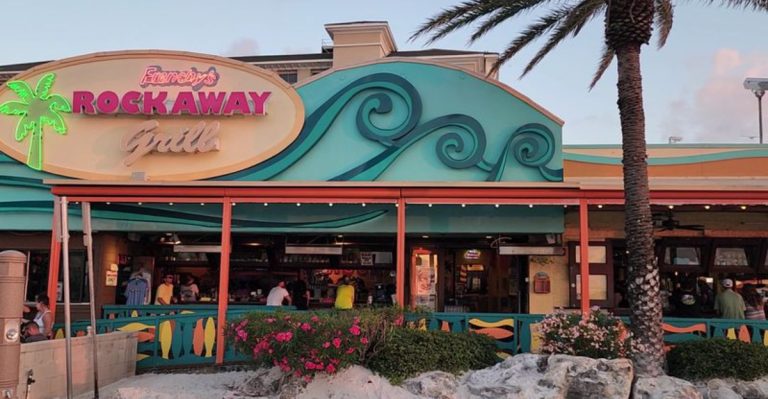 9 Florida Beachfront Restaurants So Popular Locals Avoid Them On Weekends