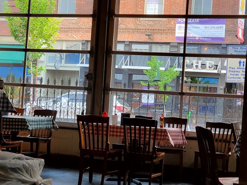 Gus's World Famous Fried Chicken, Little Rock