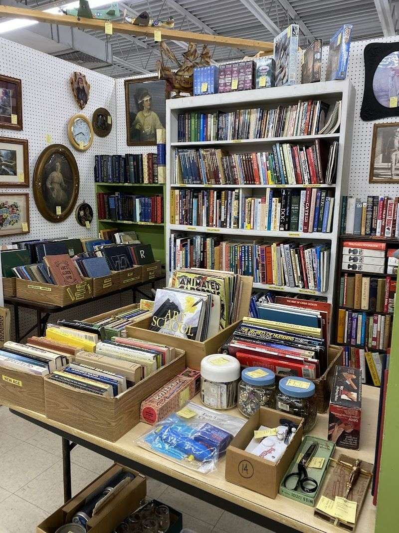 Hidden Treasures Mall and Antiques, Loves Park