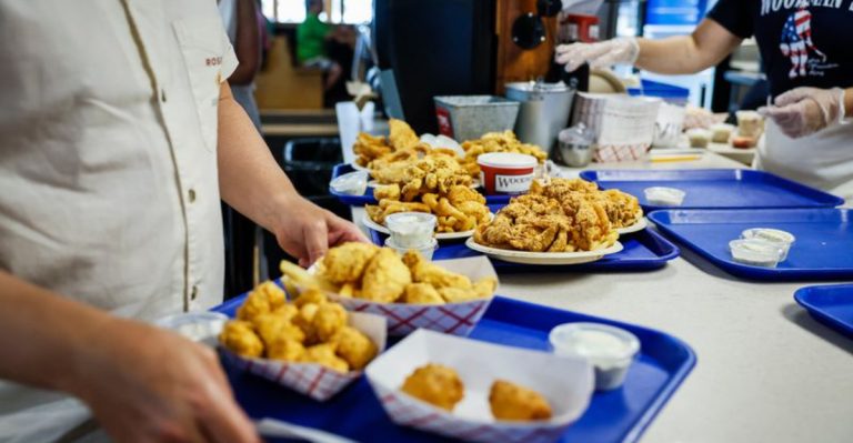 9 Massachusetts Seafood Shacks Locals Really Don’t Want Tourists To Discover