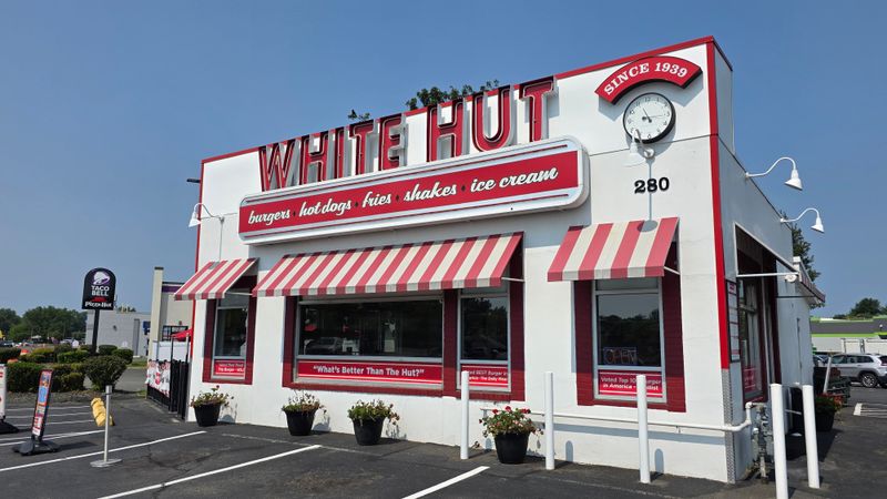 White Hut (West Springfield)