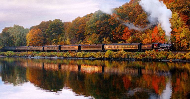 9 Vermont Train Journeys That Show Off The State’s Iconic Fall Foliage