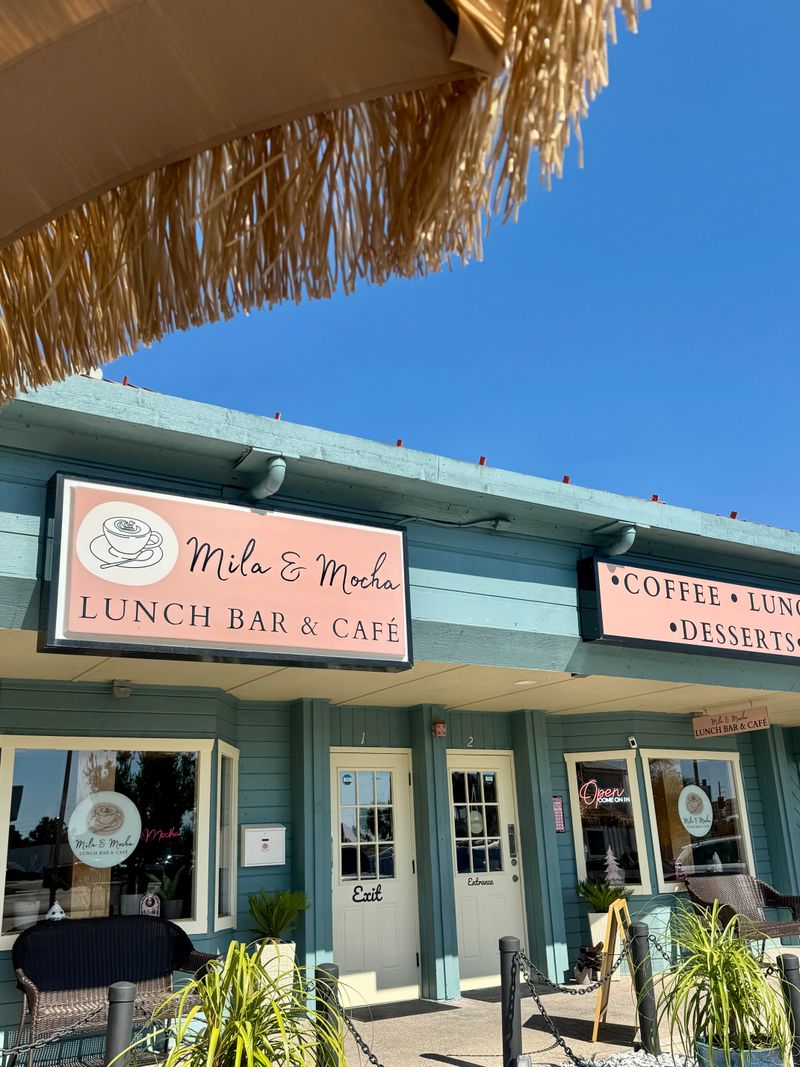 10. Mila & Mocha – Venice