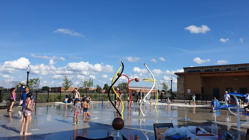 95th Street Community Plaza, Naperville