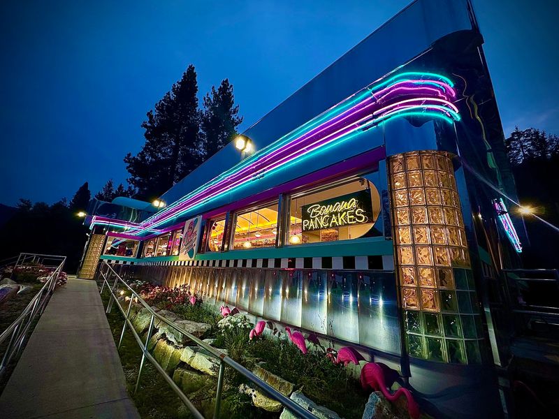 A 1950s Throwback in the Pines of Highway 2