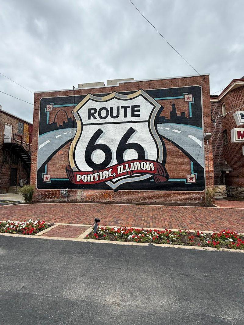 This Illinois Town Has a Giant Route 66 Shield
