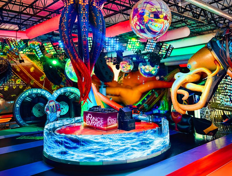 A 30-Foot Sea Monster Is Waiting To Test Your Nerve A 30-Foot Sea Monster Is Waiting To Test Your Nerve