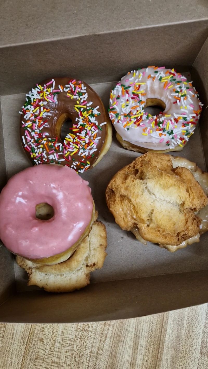 A 4 A.M. Donut Counter That Phoenix Early Birds Lean On A 4 A.M. Donut Counter That Phoenix Early Birds Lean On