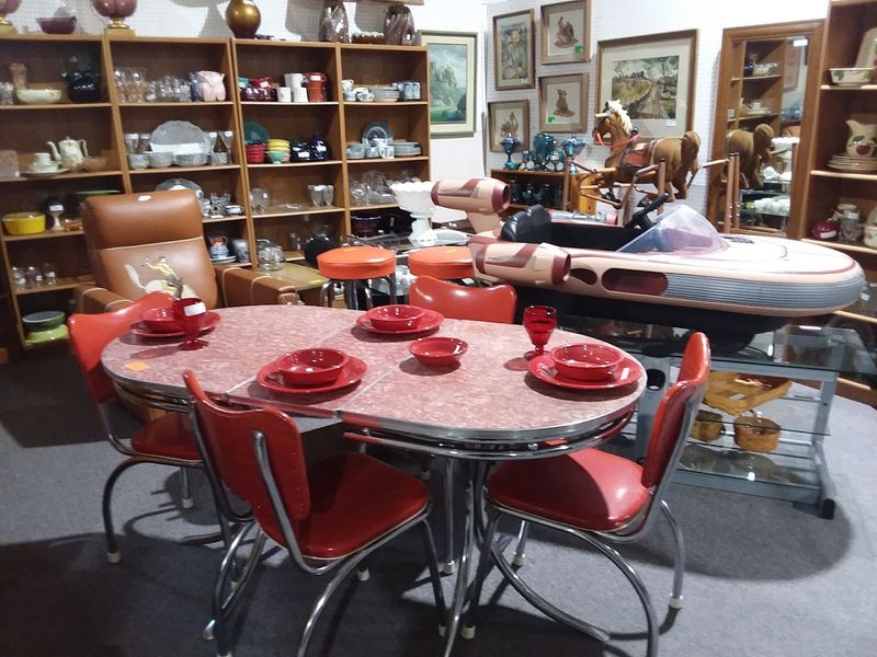 Collectibles, Vintage Finds, and the Joy of No Shopping List