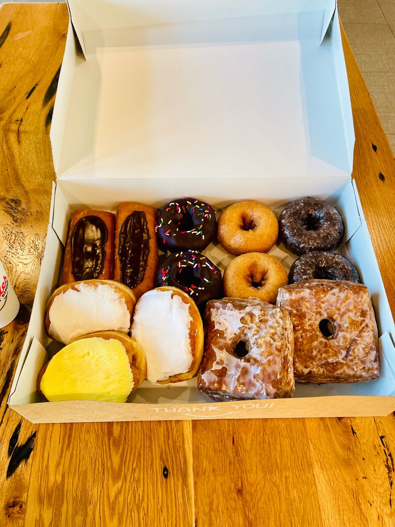 Sprinkles Donut Shop, Ada