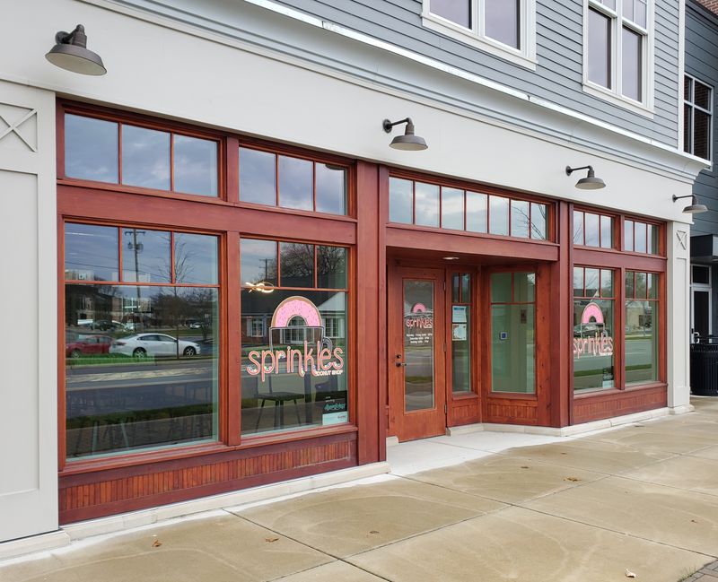 Sprinkles Donut Shop, Ada