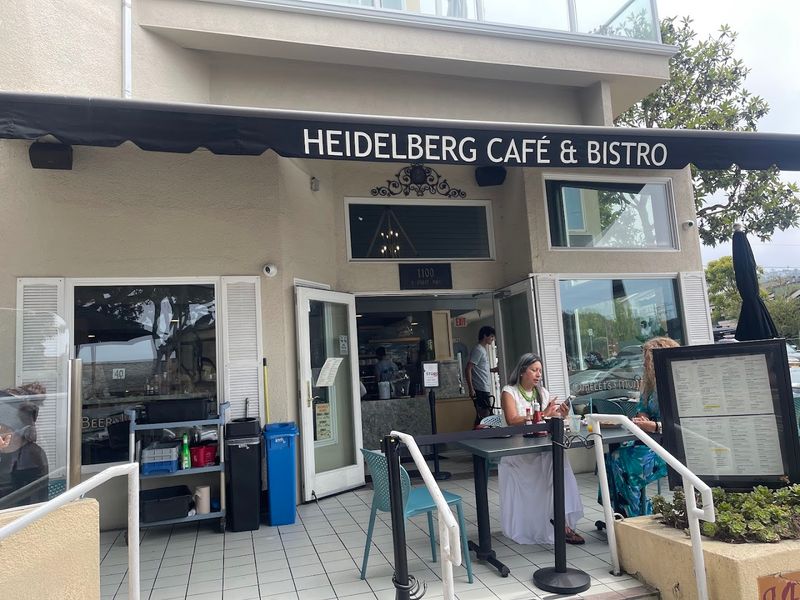A Beachside Location That Makes Every Bite Better