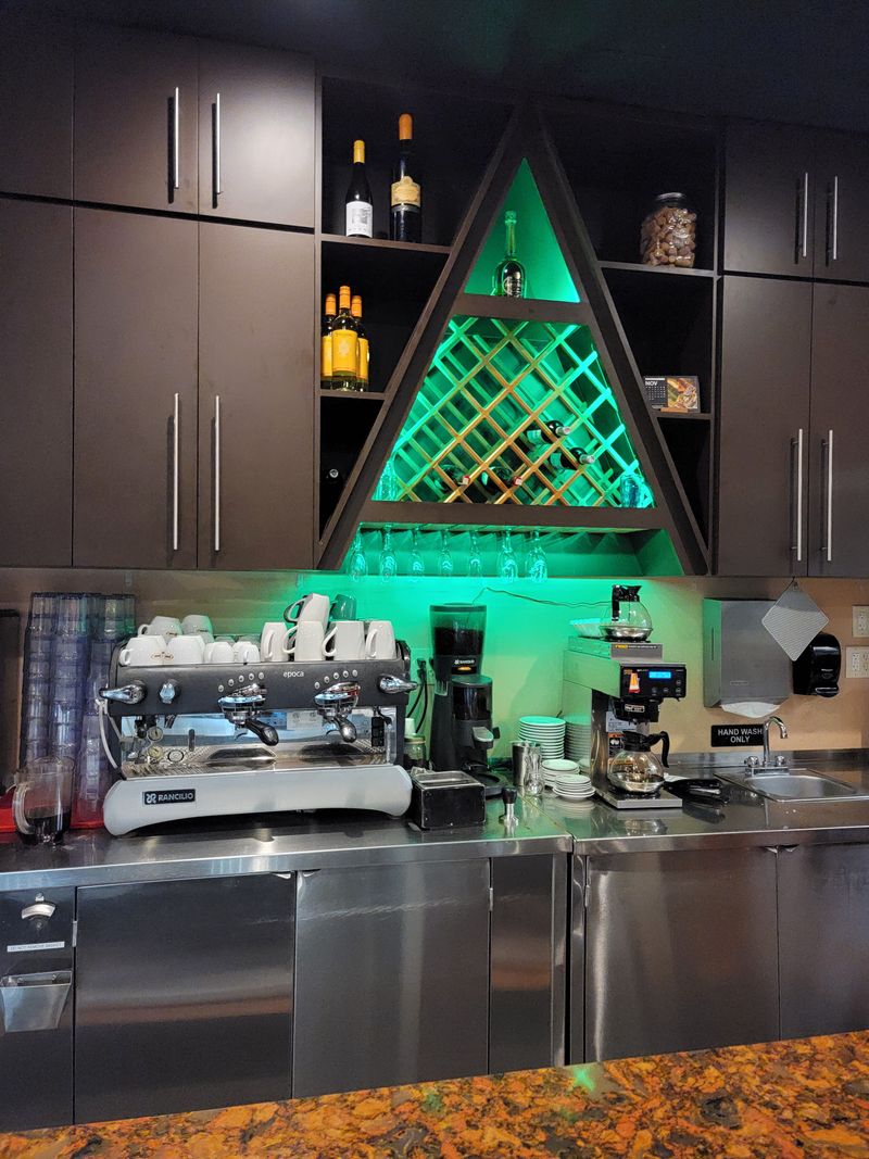 Decor, Ambiance, And The Neighborhood Setting