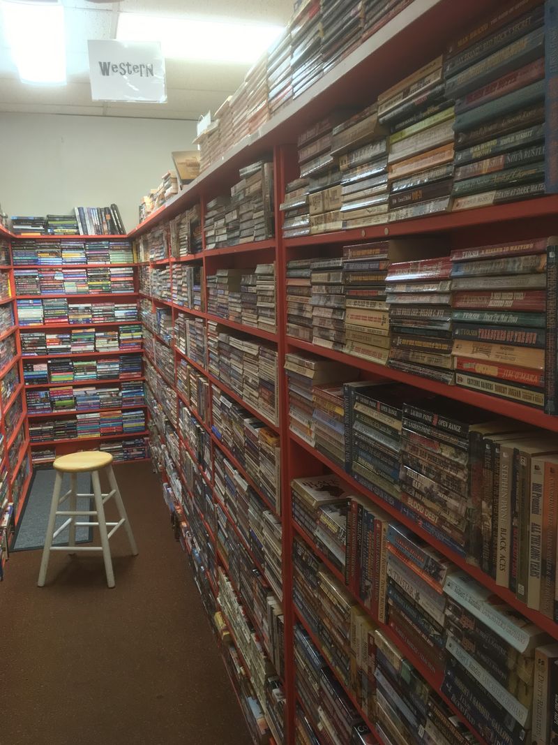 A Book Lover's Haven In Peoria's Oak Cliff Shopping Center A Book Lover's Haven In Peoria's Oak Cliff Shopping Center