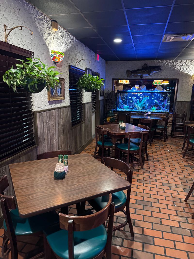 Decor, Ambiance, And Seating